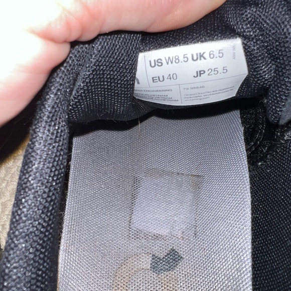 On Cloud shoes- PRICE FIRM - Picture 7 of 8